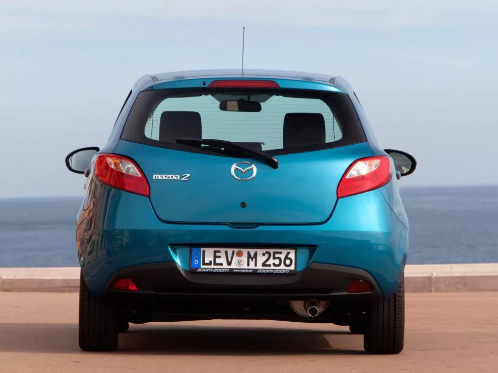 Автомобиль Mazda 2 II Рестайлинг (DE2) Хэтчбек (5 дверей)