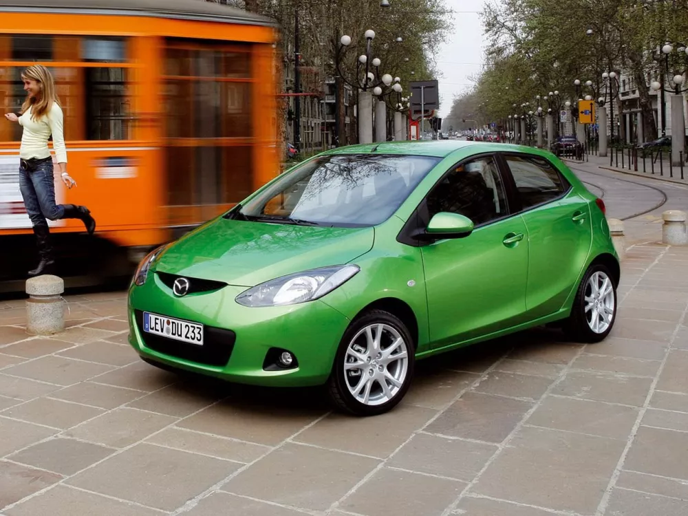 Автомобиль Mazda 2 II (DE) Хэтчбек (5 дверей)