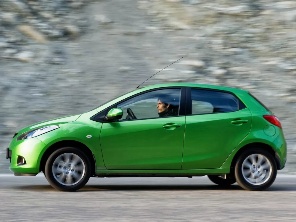 Автомобиль Mazda 2 II (DE) Хэтчбек (5 дверей)