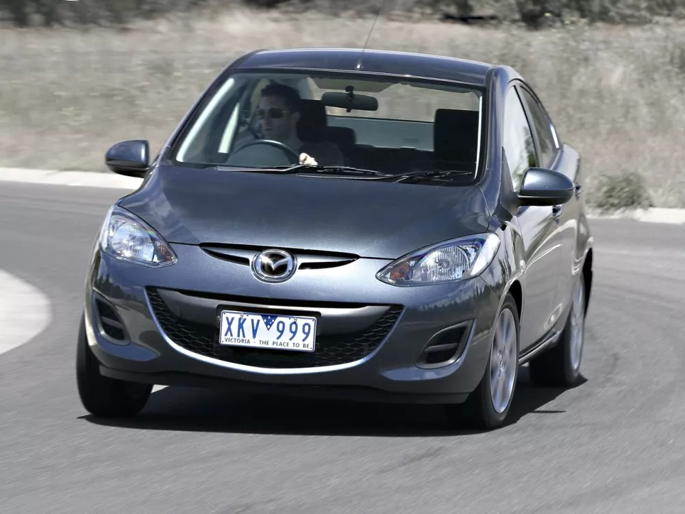 Автомобиль Mazda 2 II Рестайлинг (DE2) Седан