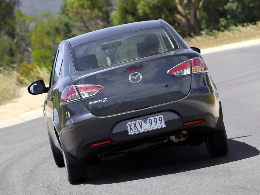 Автомобиль Mazda 2 II Рестайлинг (DE2) Седан