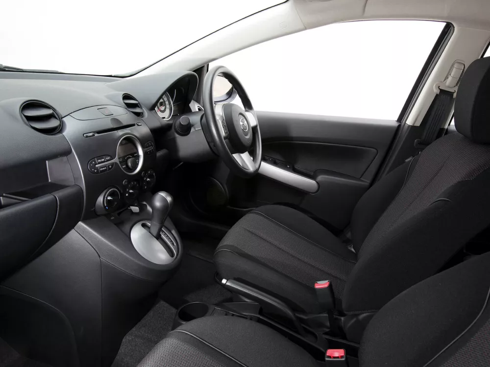 Автомобиль Mazda 2 II Рестайлинг (DE2) Седан
