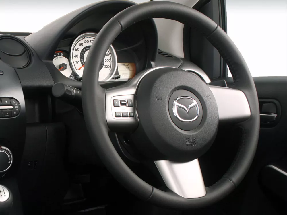 Автомобиль Mazda 2 II Рестайлинг (DE2) Седан