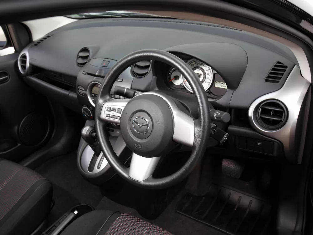 Автомобиль Mazda 2 II Рестайлинг (DE2) Седан