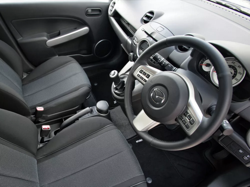 Автомобиль Mazda 2 II (DE) Хэтчбек (5 дверей)