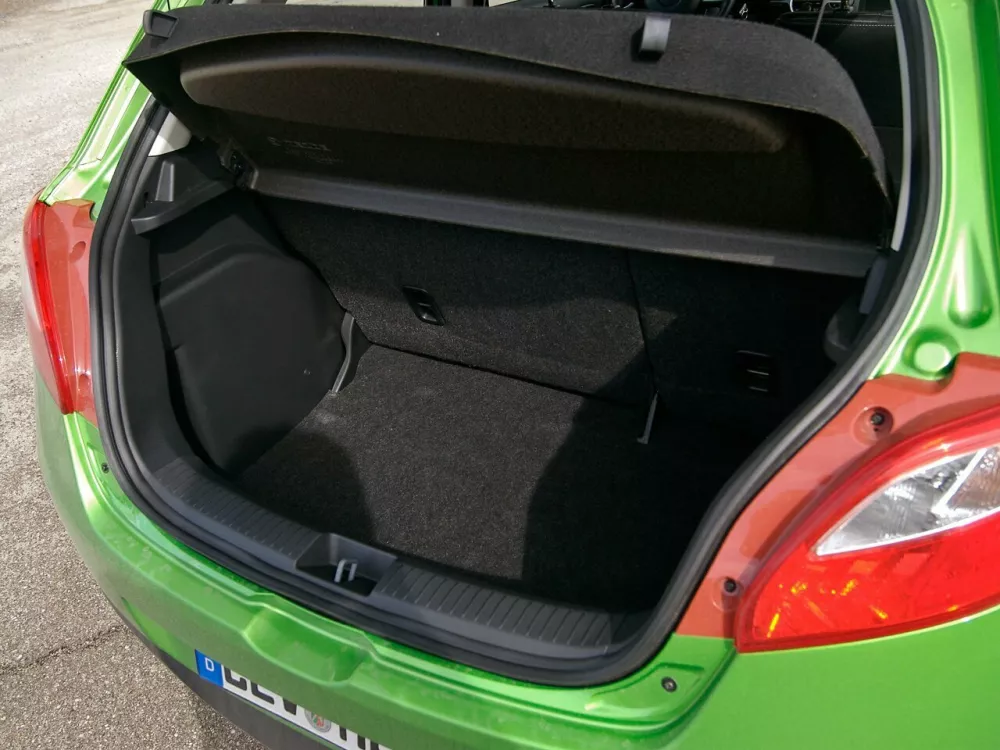 Автомобиль Mazda 2 II (DE) Хэтчбек (5 дверей)
