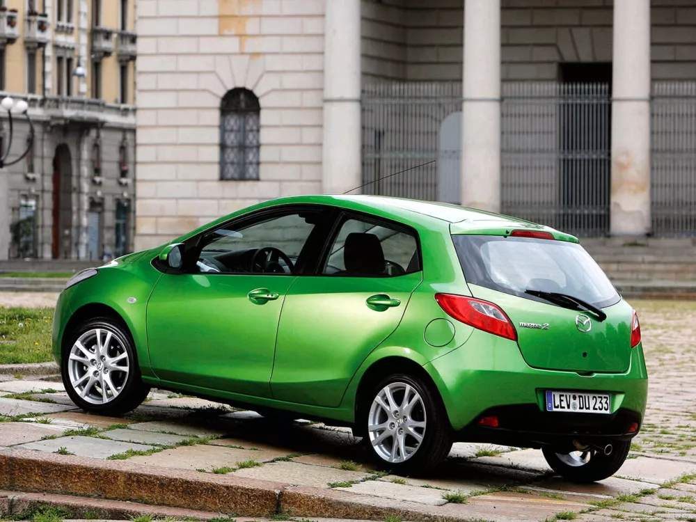 Автомобиль Mazda 2 II (DE) Хэтчбек (5 дверей)