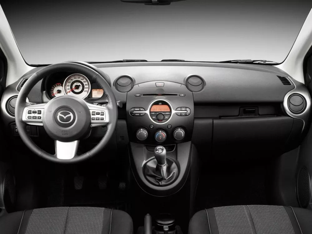 Автомобиль Mazda 2 II (DE) Хэтчбек (5 дверей)