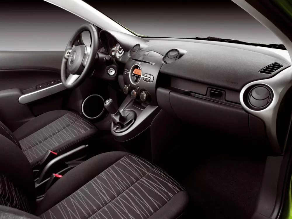 Автомобиль Mazda 2 II (DE) Хэтчбек (5 дверей)