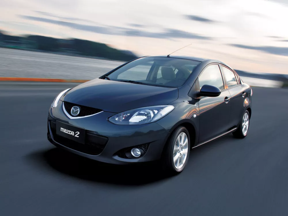 Автомобиль Mazda 2 II (DE) Седан