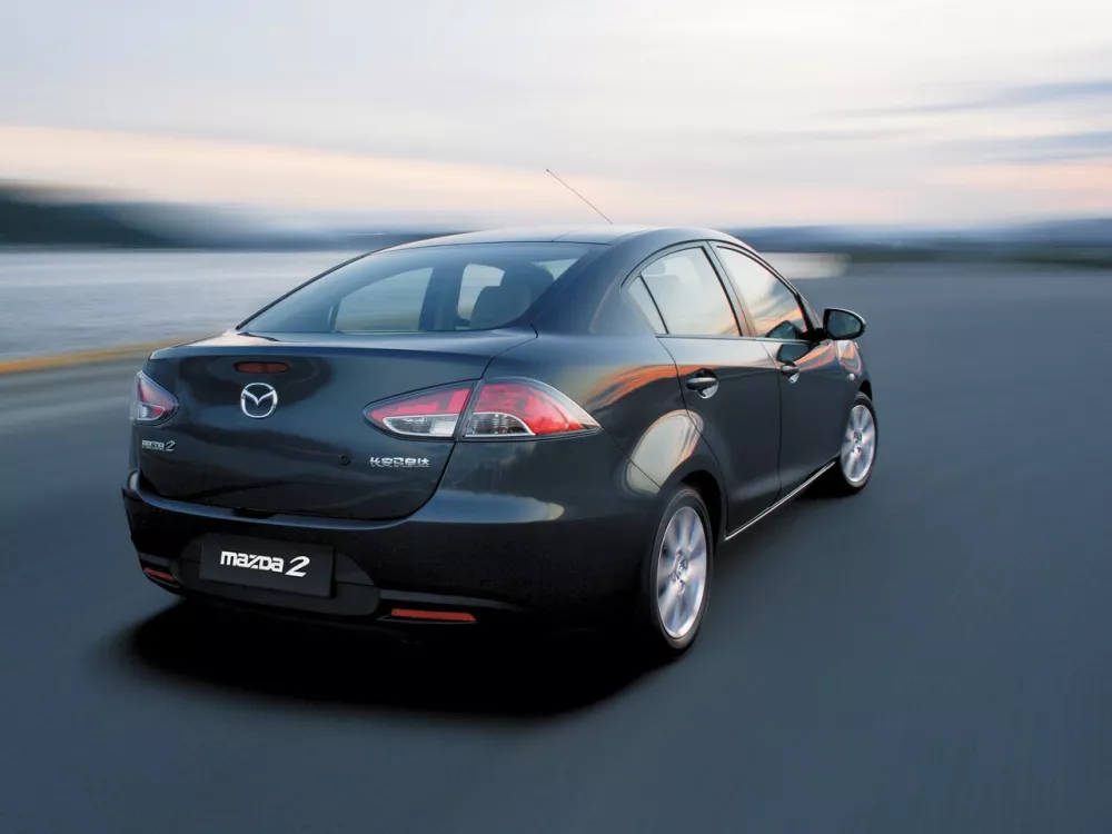 Автомобиль Mazda 2 II (DE) Седан