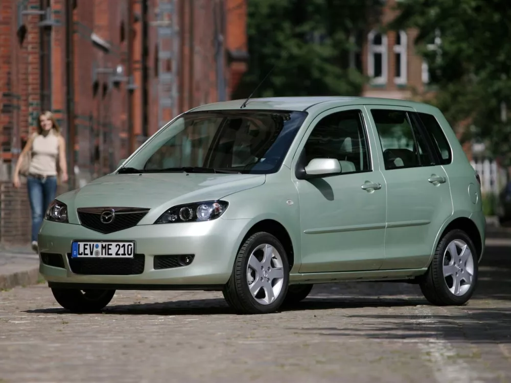 Автомобиль Mazda 2 I (DY) Рестайлинг Хэтчбек (5 дверей)