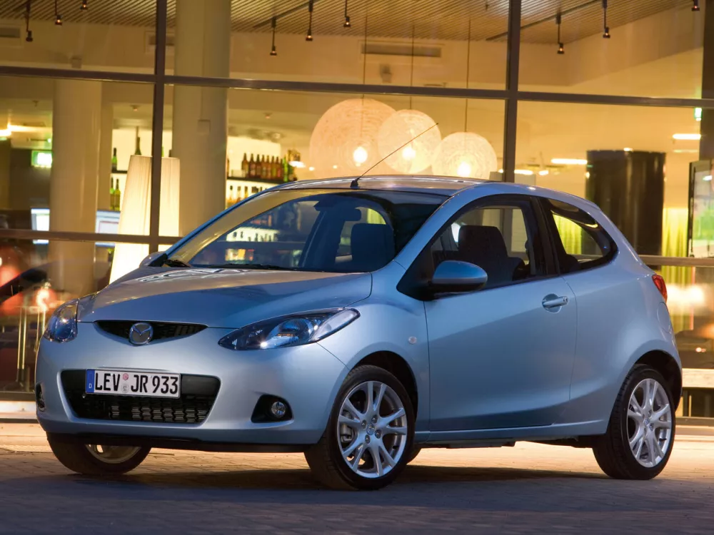 Автомобиль Mazda 2 II (DE) Хэтчбек (3 двери)