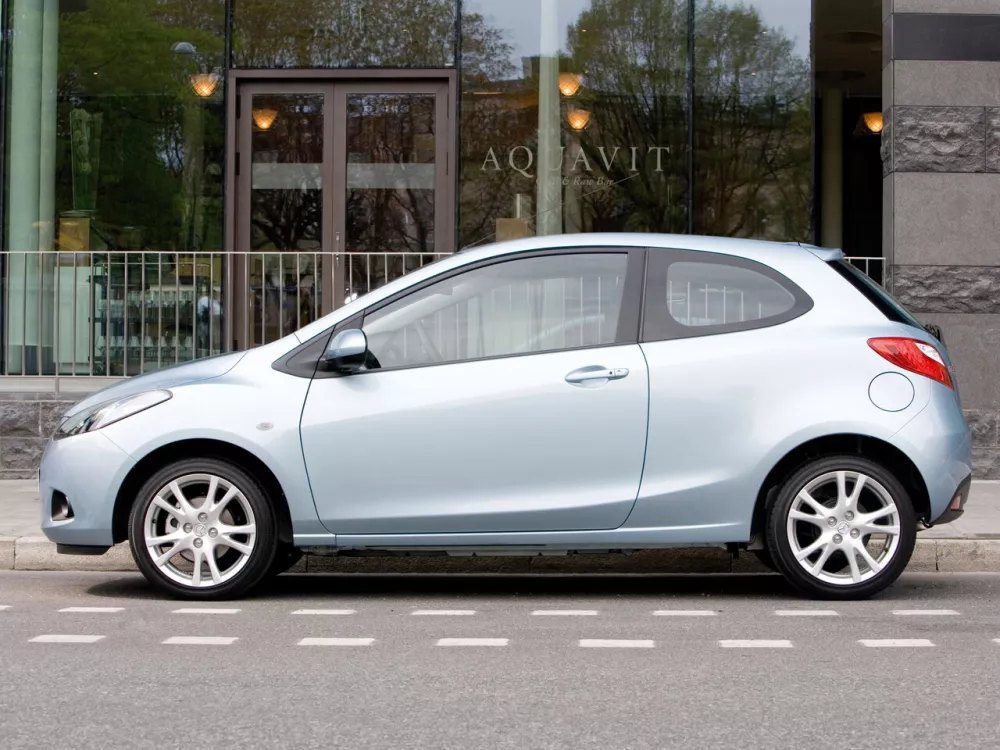 Автомобиль Mazda 2 II (DE) Хэтчбек (3 двери)