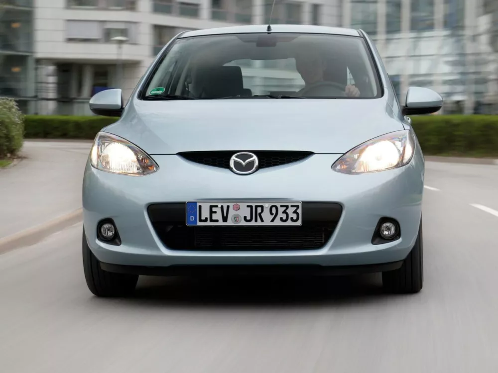 Автомобиль Mazda 2 II (DE) Хэтчбек (3 двери)