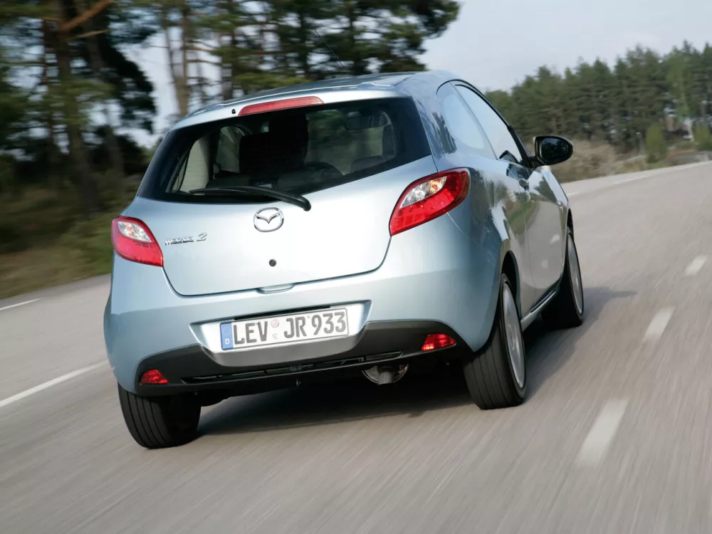 Автомобиль Mazda 2 II (DE) Хэтчбек (3 двери)