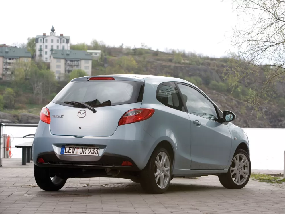 Автомобиль Mazda 2 II (DE) Хэтчбек (3 двери)