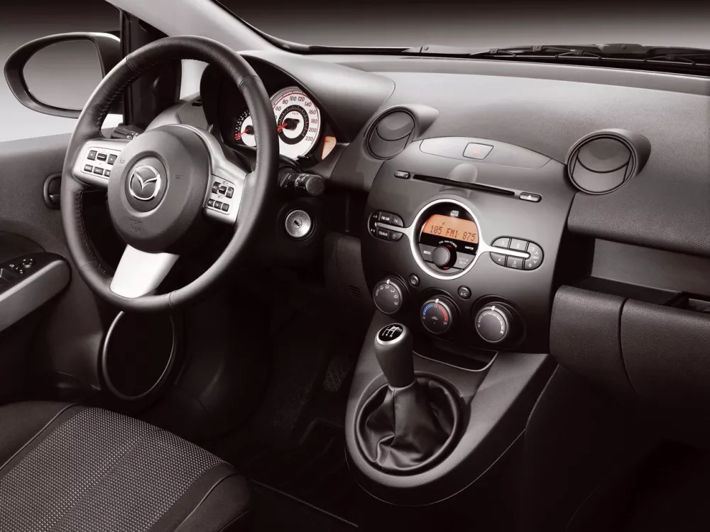 Автомобиль Mazda 2 II (DE) Хэтчбек (3 двери)