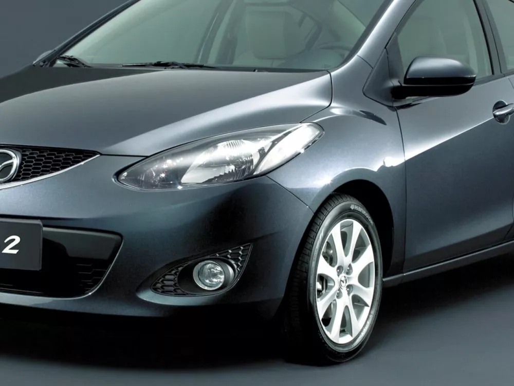 Автомобиль Mazda 2 II (DE) Седан