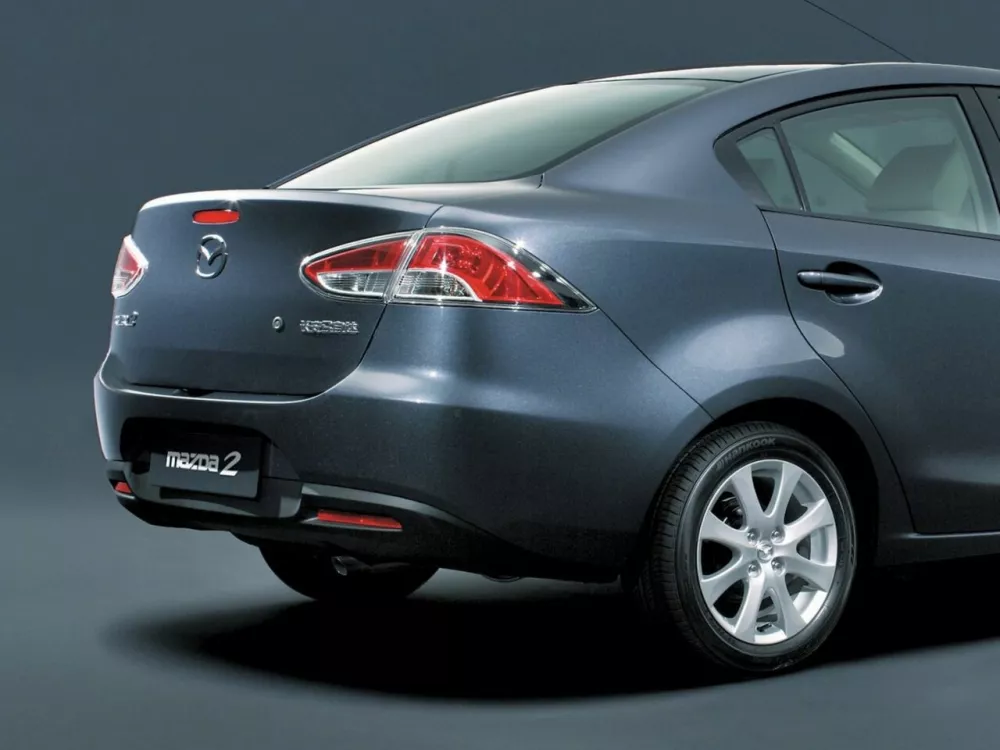 Автомобиль Mazda 2 II (DE) Седан