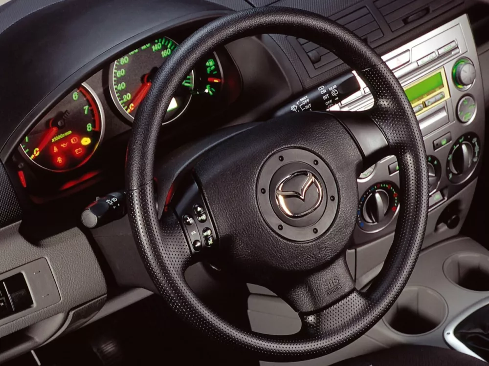 Автомобиль Mazda 2 I (DY) Хэтчбек (5 дверей)