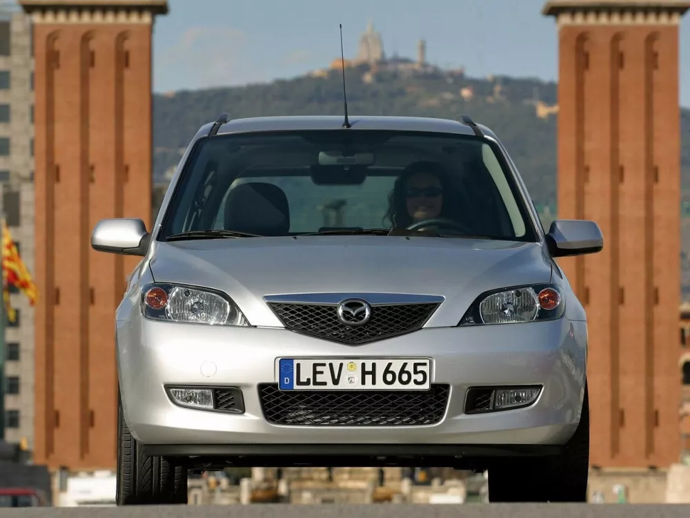 Автомобиль Mazda 2 I (DY) Хэтчбек (5 дверей)