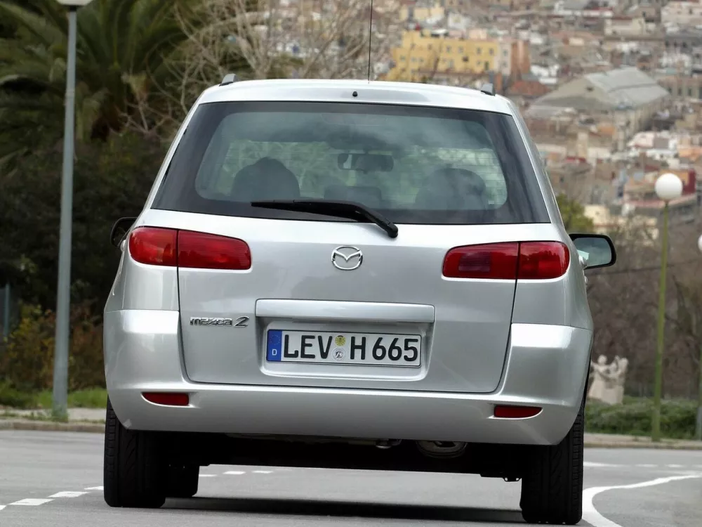 Автомобиль Mazda 2 I (DY) Хэтчбек (5 дверей)