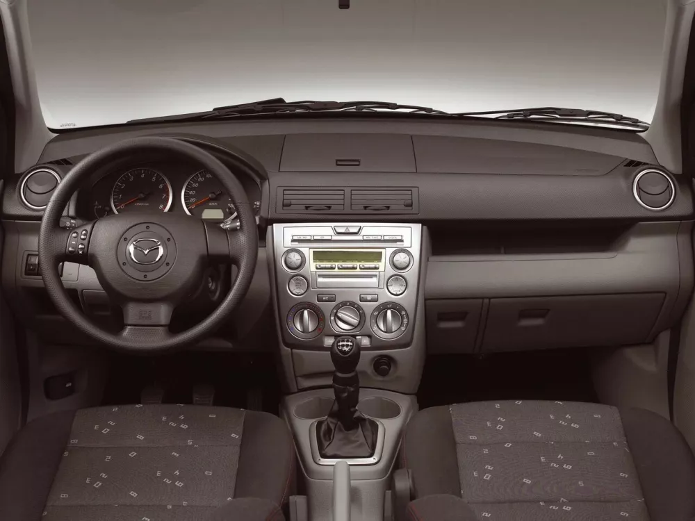 Автомобиль Mazda 2 I (DY) Хэтчбек (5 дверей)