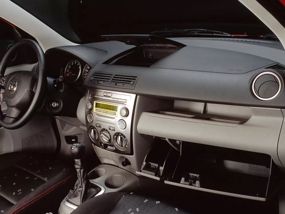 Автомобиль Mazda 2 I (DY) Хэтчбек (5 дверей)