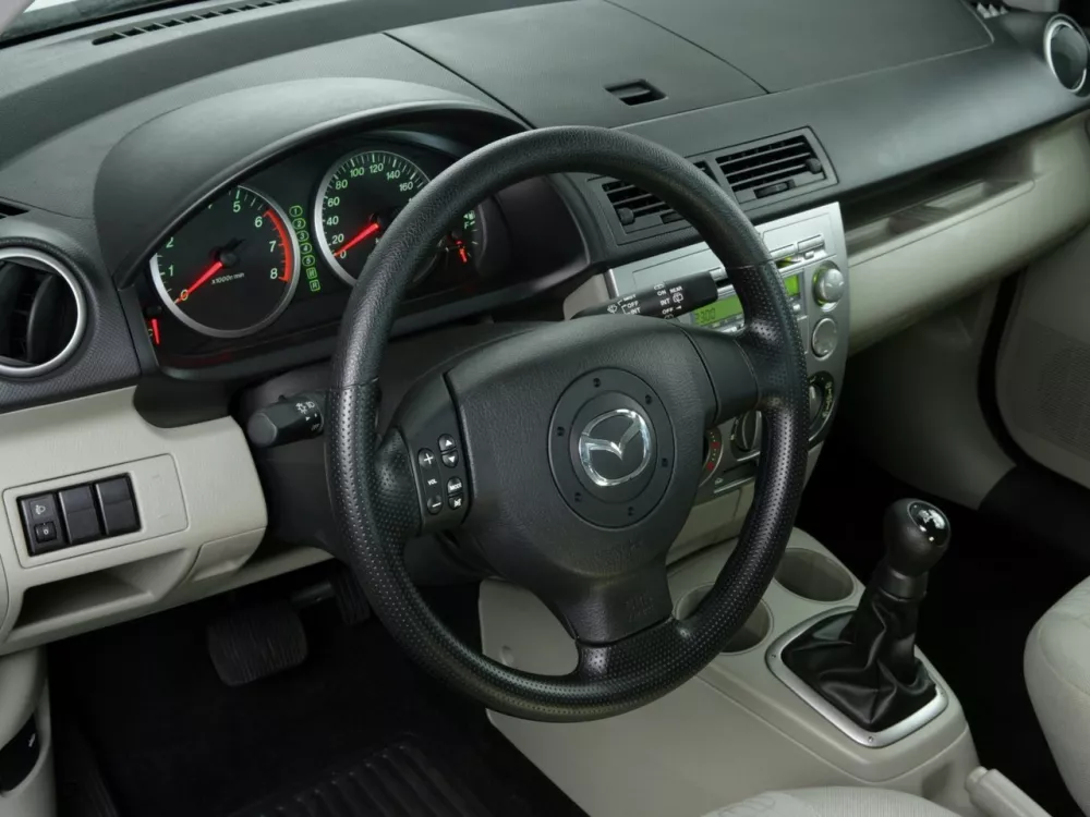 Автомобиль Mazda 2 I (DY) Рестайлинг Хэтчбек (5 дверей)