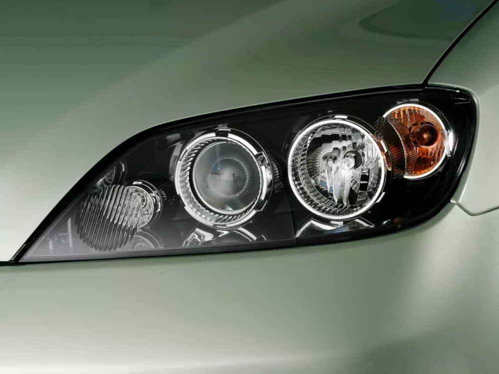 Автомобиль Mazda 2 I (DY) Рестайлинг Хэтчбек (5 дверей)