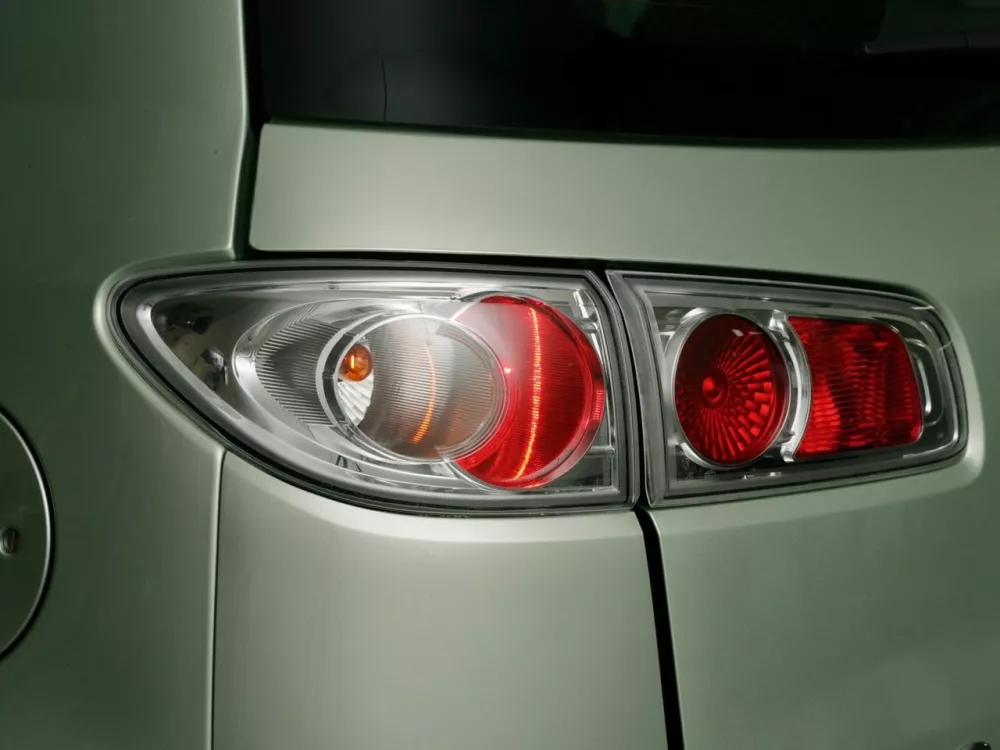 Автомобиль Mazda 2 I (DY) Рестайлинг Хэтчбек (5 дверей)