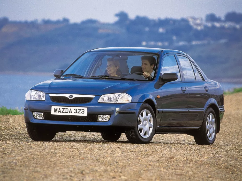 Автомобиль Mazda 323 VI (BJ) Седан