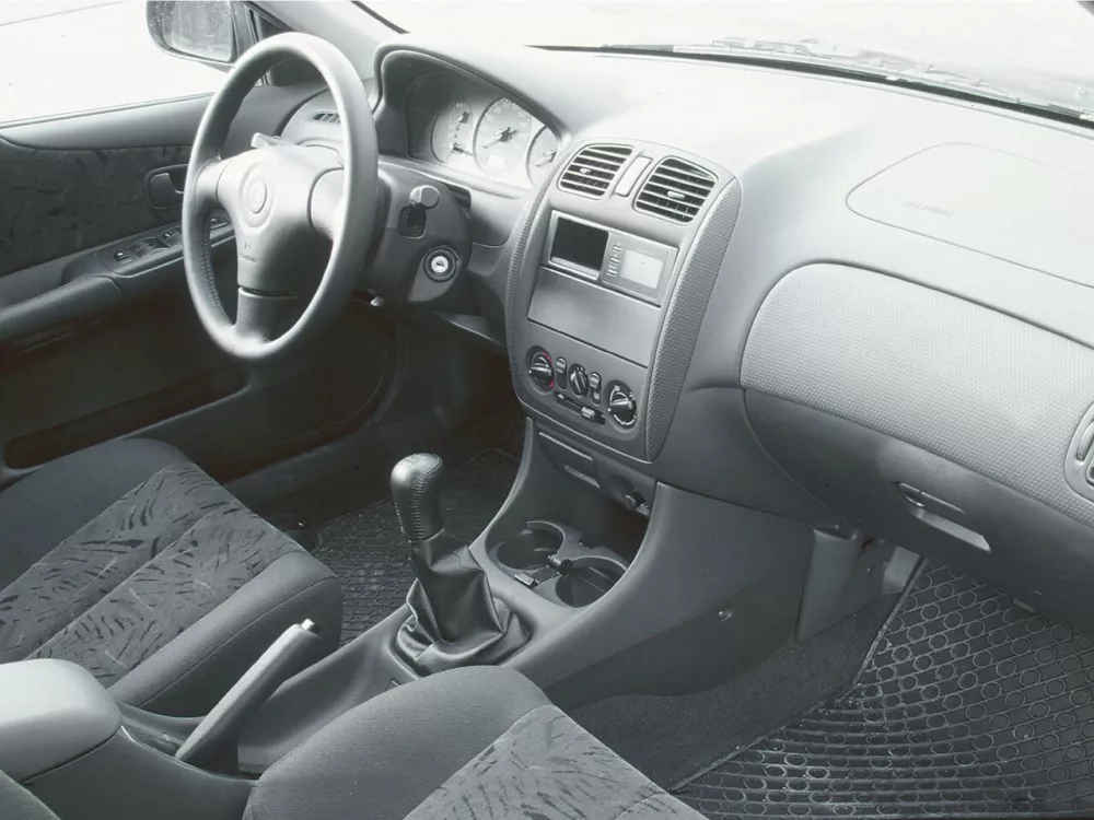 Автомобиль Mazda 323 VI (BJ) Универсал (5 дверей)