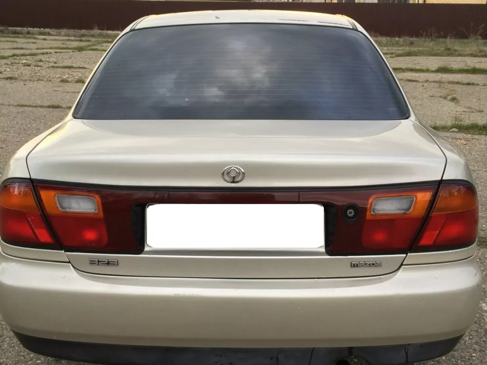 Автомобиль Mazda 323 V (BA) Седан