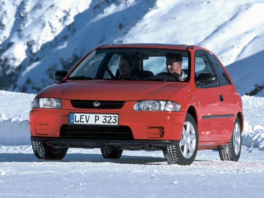 Автомобиль Mazda 323 VI (BJ) Хэтчбек (3 двери)
