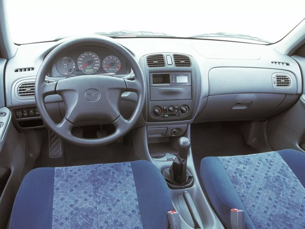 Автомобиль Mazda 323 V (BA) Седан