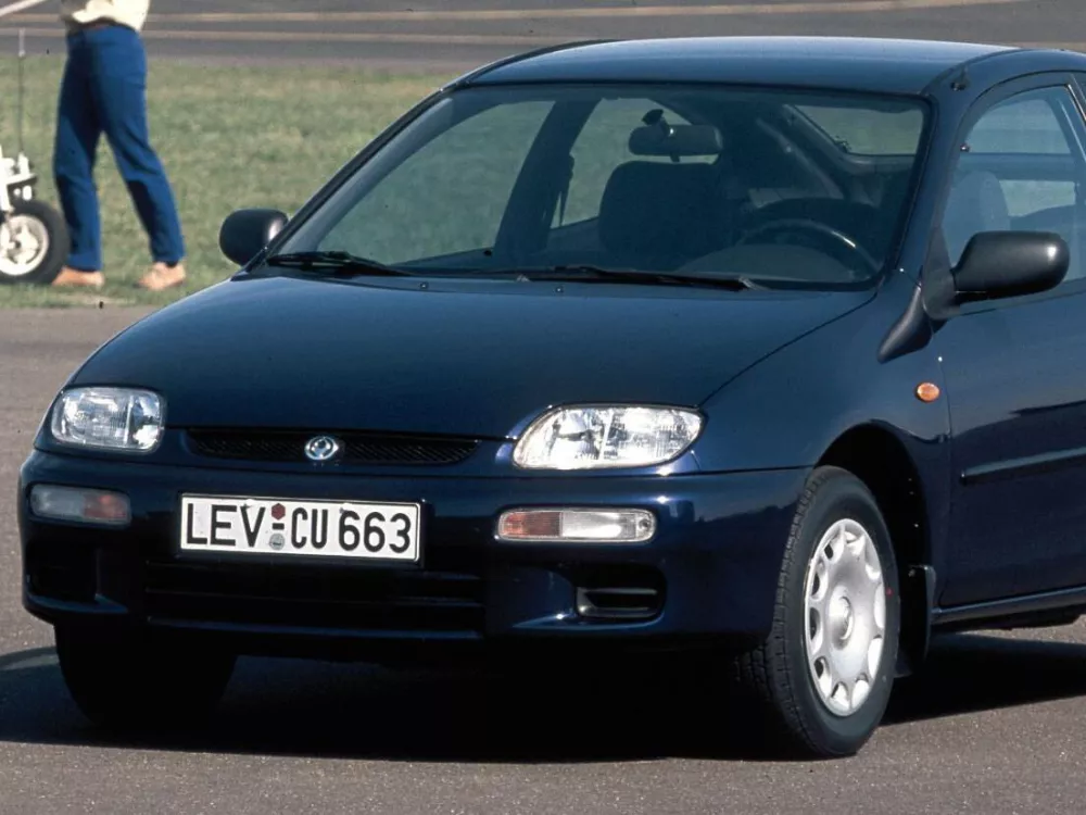 Автомобиль Mazda 323 V (BA) Купе C