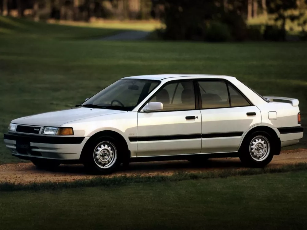 Автомобиль Mazda 323 IV (BG) Седан