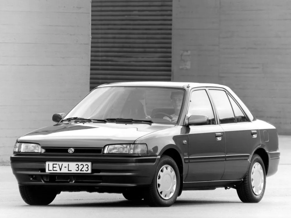 Автомобиль Mazda 323 IV (BG) Седан