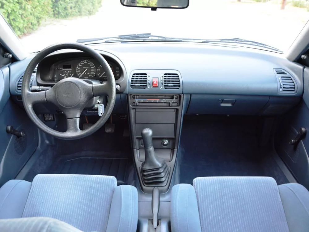 Автомобиль Mazda 323 V (BA) Купе C
