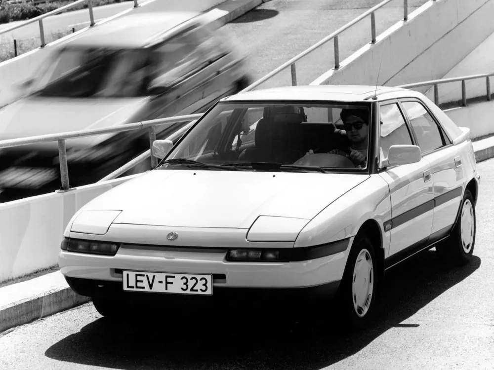 Автомобиль Mazda 323 IV (BG) Хэтчбек (5 дверей)