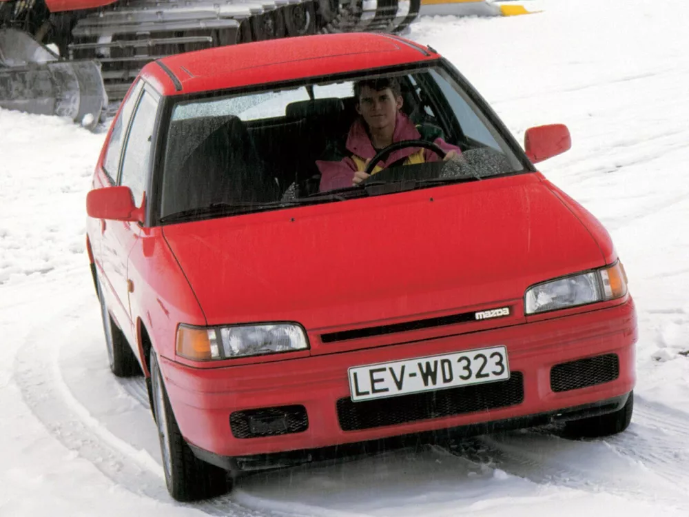 Автомобиль Mazda 323 IV (BG) Хэтчбек (3 двери)