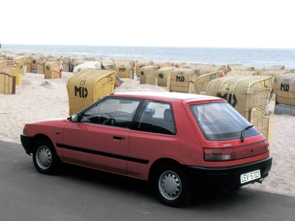 Автомобиль Mazda 323 IV (BG) Хэтчбек (3 двери)