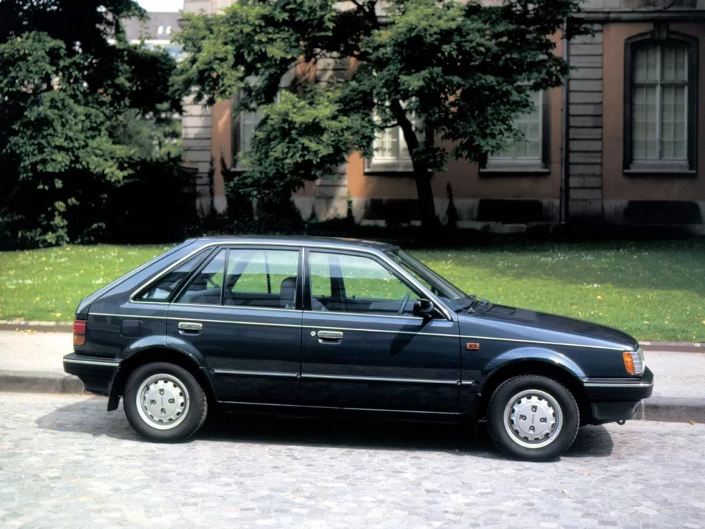 Автомобиль Mazda 323 III (BF) Хэтчбек (5 дверей)