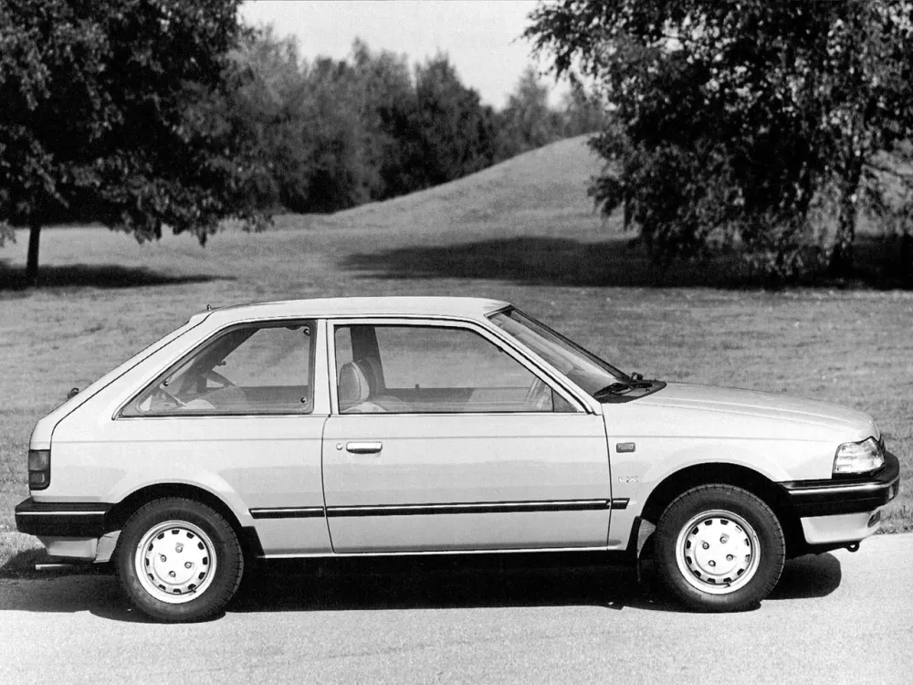 Автомобиль Mazda 323 III (BF) Хэтчбек (3 двери)
