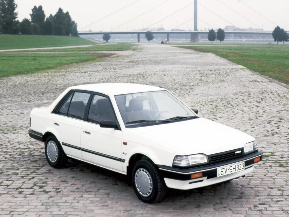 Автомобиль Mazda 323 III (BF) Седан