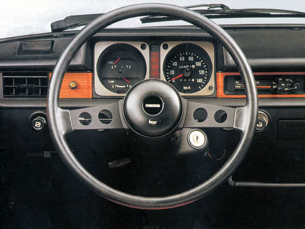 Автомобиль Mazda 323 I (FA) Хэтчбек (3 двери)