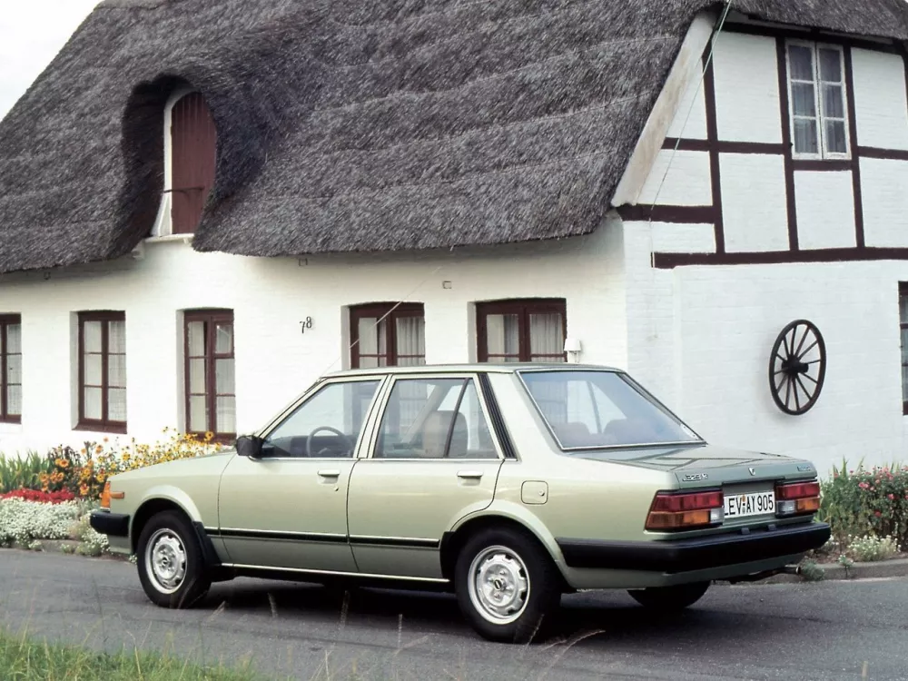 Автомобиль Mazda 323 II (BD) Седан