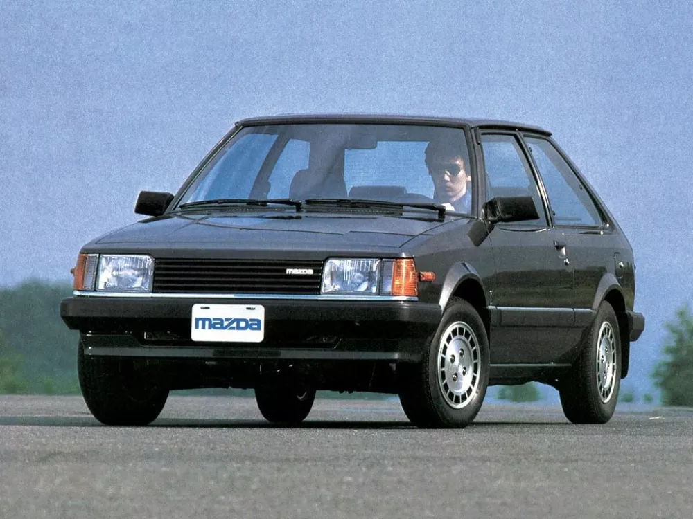 Автомобиль Mazda 323 II (BD) Хэтчбек (3 двери)